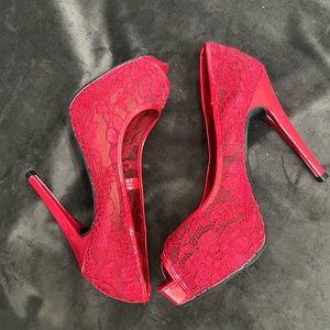 Red Lace Pumps!  🌹